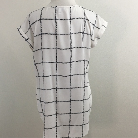 Express | Short Sleeve Blouse - Picture 8 of 8